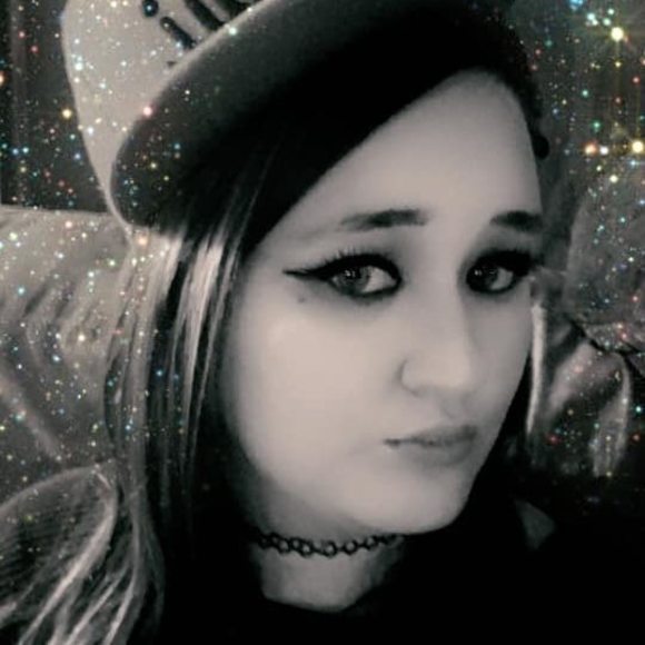 Meet your Posher, Lisa - Picture 1 of 1